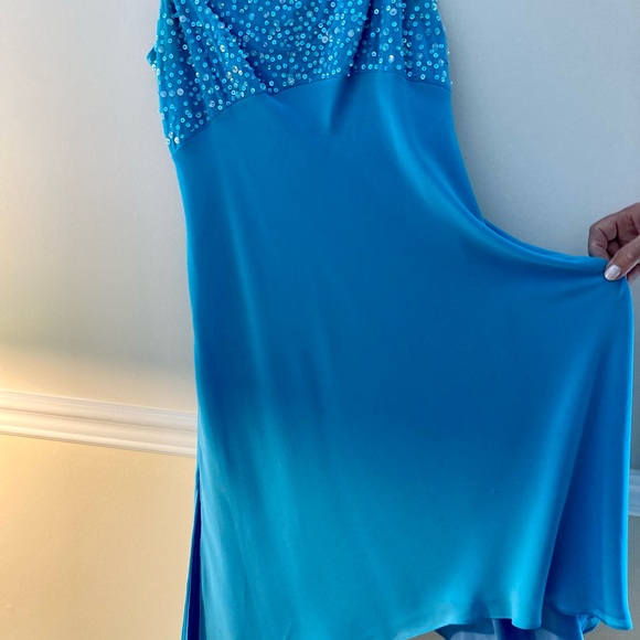 Beautiful turquoise sequinned dress 👗 - Picture 3 of 6